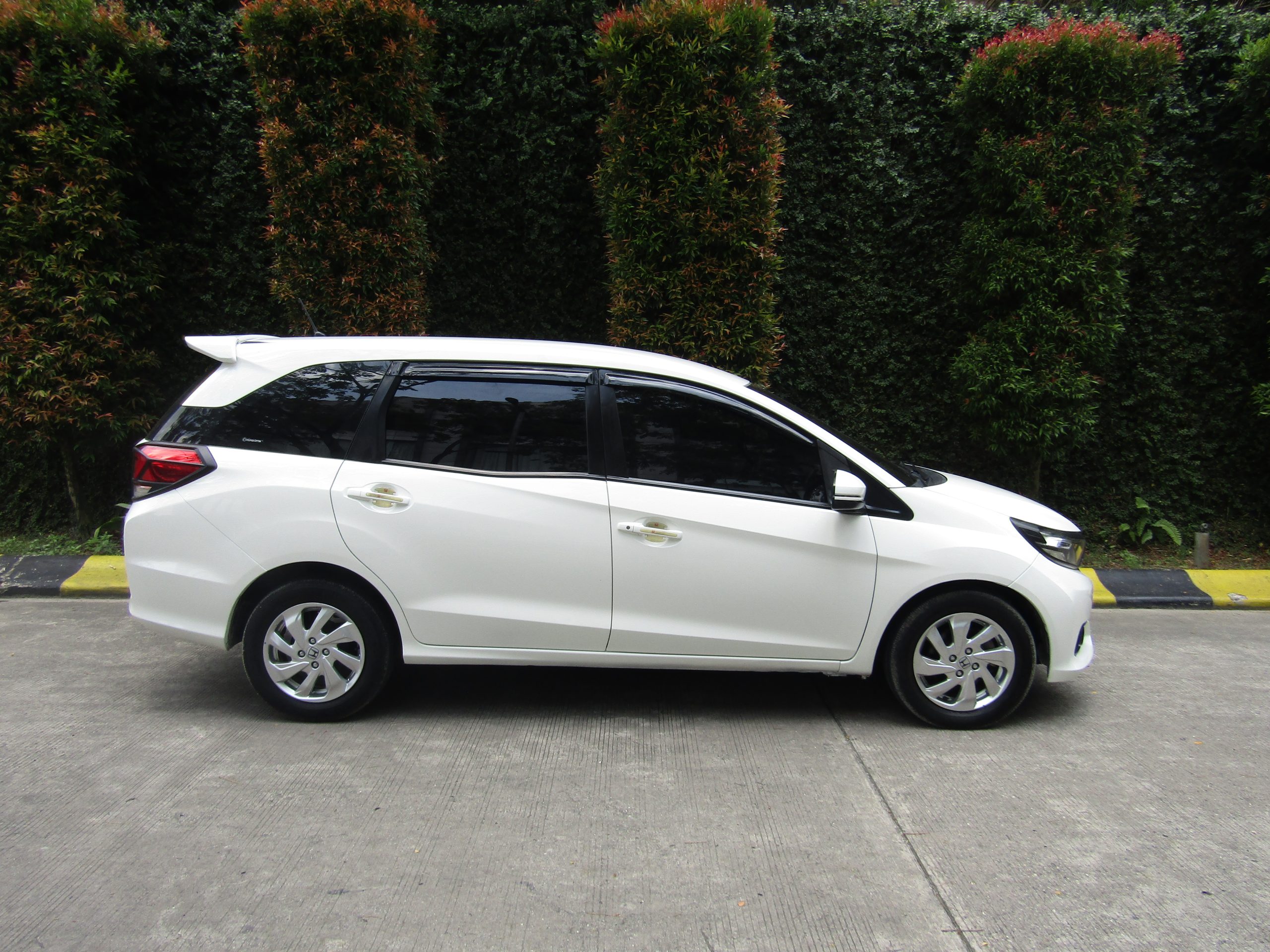 Mobilio E MT 2017 DP 5 Juta