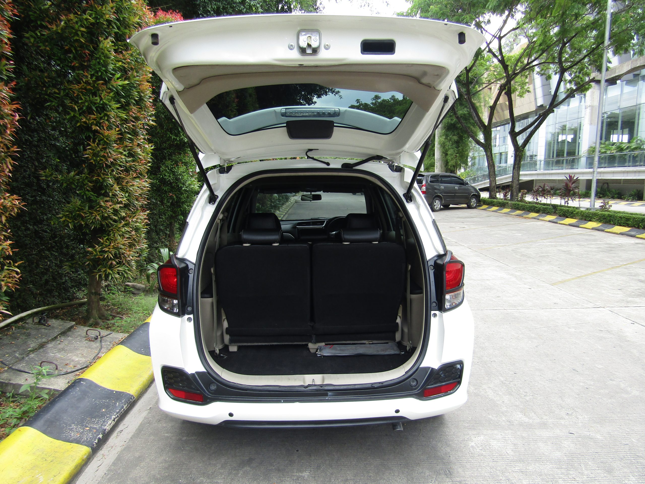 Mobilio E MT 2017 DP 5 Juta