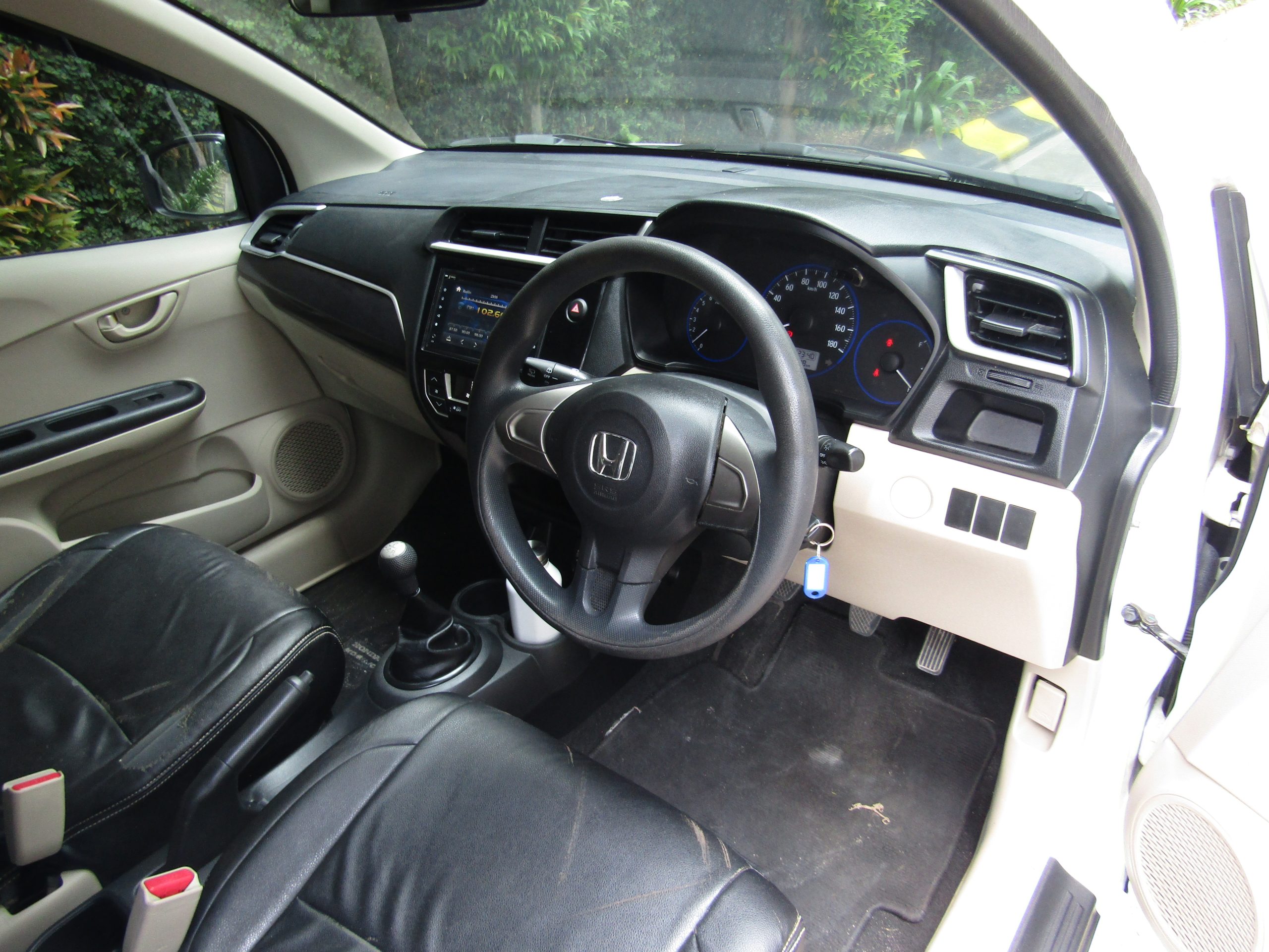 Mobilio E MT 2017 DP 5 Juta