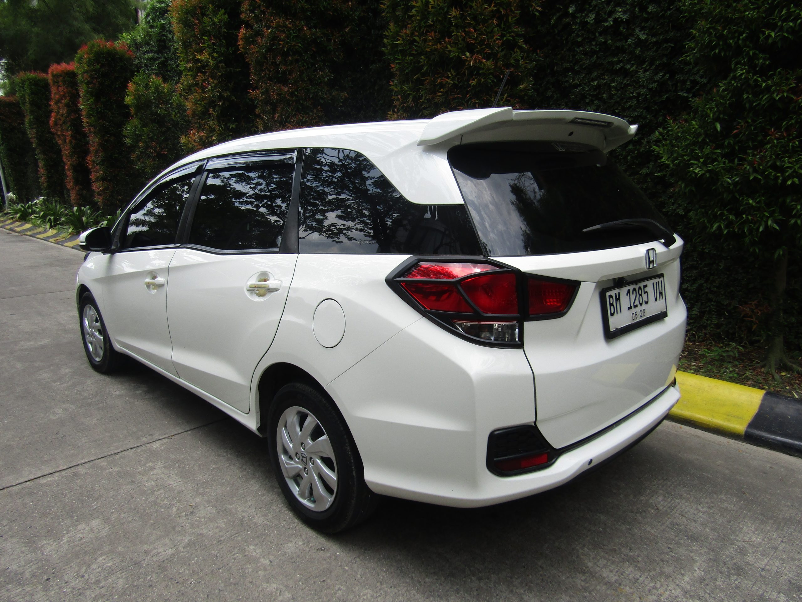 Mobilio E MT 2017 DP 5 Juta