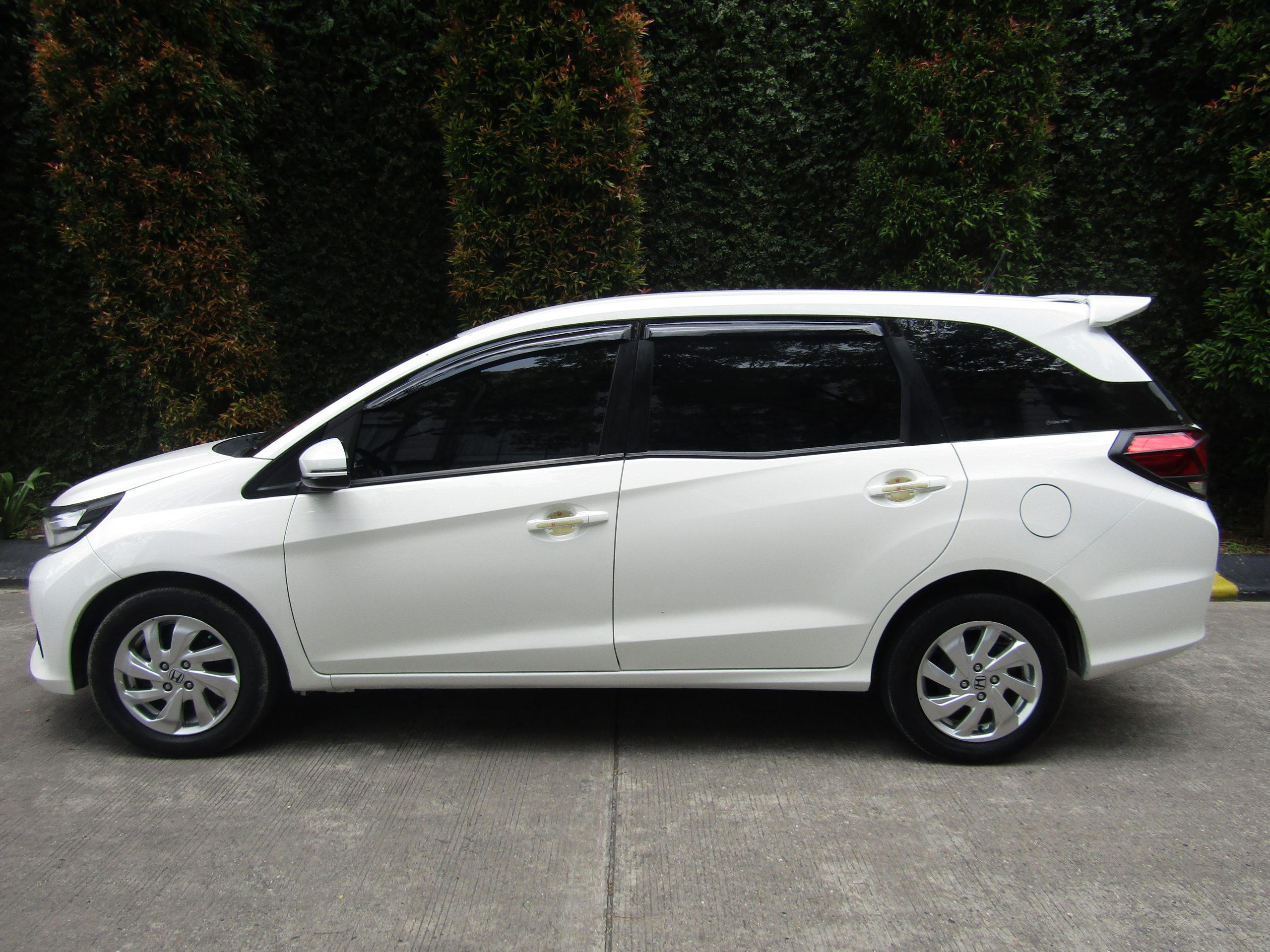 Mobilio E MT 2017 DP 5 Juta